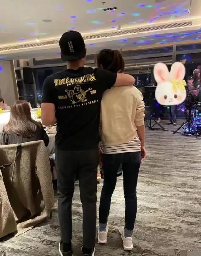 霍建华为林心如庆生，晒甜蜜合照：你的努力配得上现有的幸福，你怎么看？