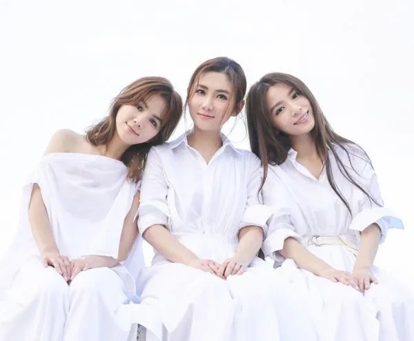 任家萱的结婚照