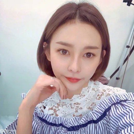 2022年流行短发还是长发 脸大的女生适合这些发型