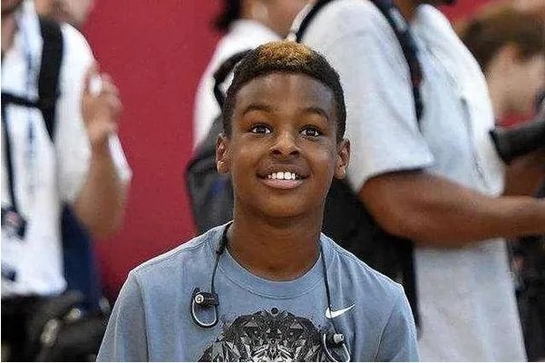 詹姆斯的儿子接受了手术，你觉得他还有机会进入NBA与老詹同场竞技吗？