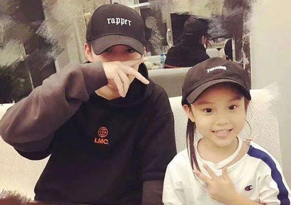 如何看待PG one与李小璐深夜出入同一小区？