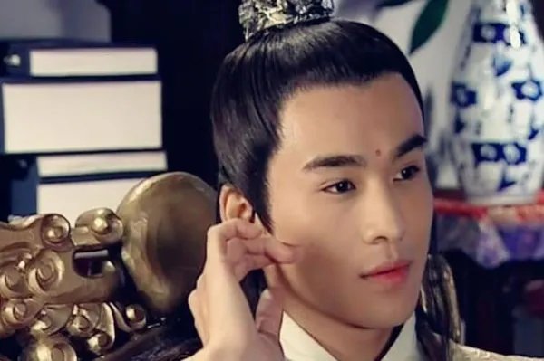 乔振宇是公认美男子，儿女双全，但是为什么却迟迟没有办婚礼？