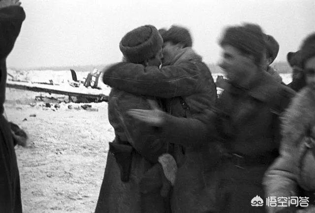 二战苏军的突击集团军和普通的集团军有何不同？