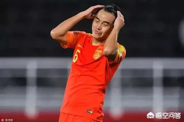 强烈建议，让散步踢球的冯潇霆退出国家队，你同意吗？