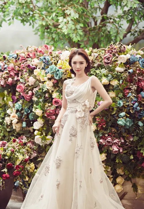 花海婚纱照拍摄攻略 拍摄花海婚纱照注意事项