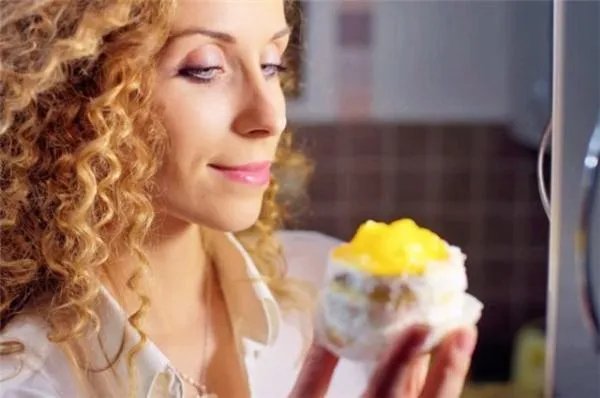 港荣蒸蛋糕食品安全不合格，长期食用会给人健康带来哪些影响？