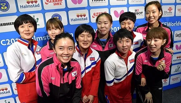 朝韩女乒合体摘铜怎么领奖呢？