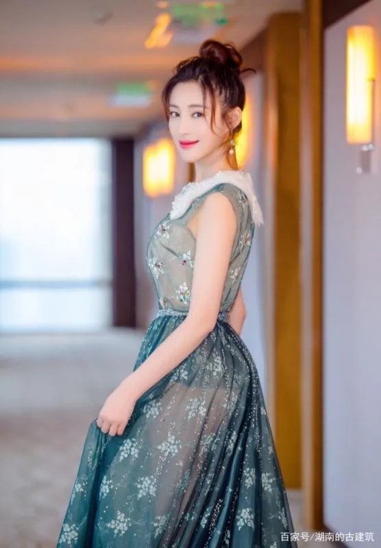 最美潘金莲甘婷婷，身着哪款衣服都藏不住好身材？