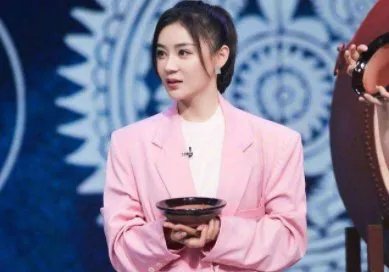 袁姗姗称:捏坏汉代文物可修复啊!文物本来就可修复,为何全网还要爆锤她?