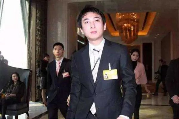 王思聪新女友正脸曝光，娇小可爱颜值高，为什么不是网红脸了?