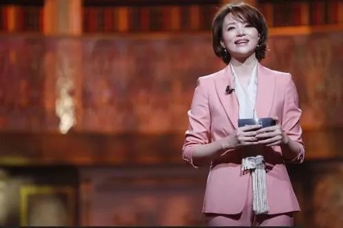 央视著名女主持人董卿未来会不会去美国生活？