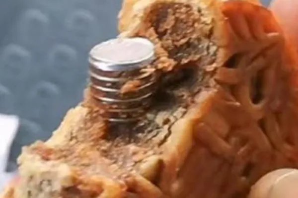 河南一男子吃月饼咬到螺丝磕坏2颗牙，厂商是否需要赔偿？