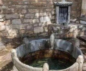 山村古井惊现诡异生物真相是这：老人讲的故事（图）