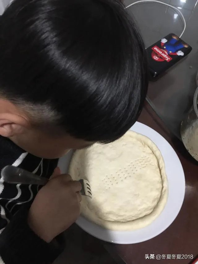 因为疫情至今学校还没开学，有的学校先让家长把学费交了，合理吗？