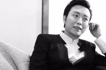 好多见过李玉刚穿女装的女人，会觉得自愧不如，你是如何看的？