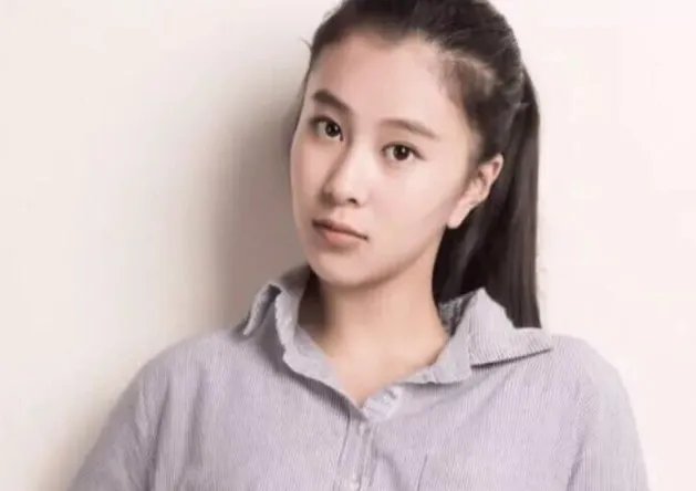 杨子大女儿近照曝光，19岁赶超黄圣依，你怎么看？