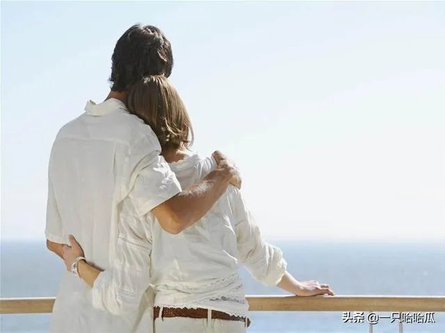 通过罗志祥周扬青分手事件,如何看待恋爱时看对方的手机的必要?