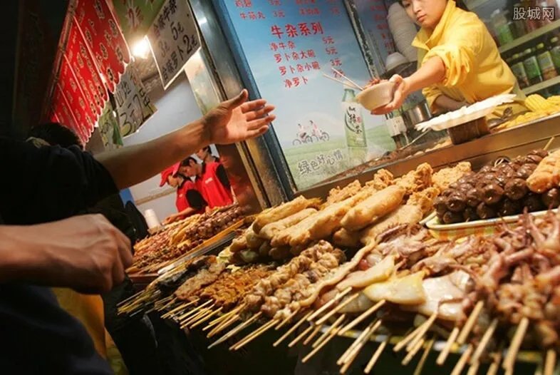 学霸合伙开烧烤店 开烧烤店要投资多少钱