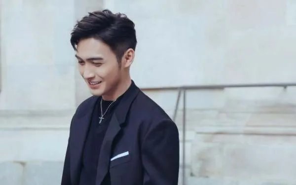 张彬彬在机场被保安架着走,你知道发生什么事情了吗?