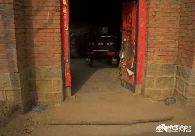 在农村过年时，门口横放一棵高粱秸什么用意？