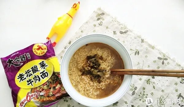 ​关于“老坛酸菜”:   统一、康师傅、大今野，还有那街那巷～