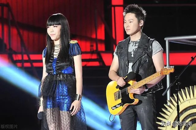 如何评价梁博的唱功和创作？