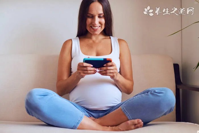 西湖三潭印月被游船撞掉一潭