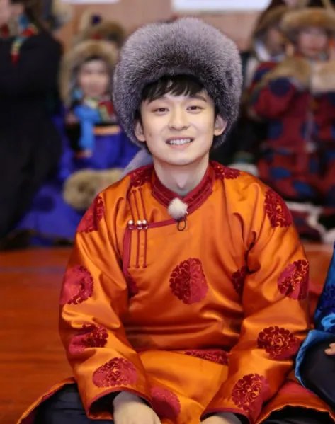 为什么说董子健是假笑男孩?