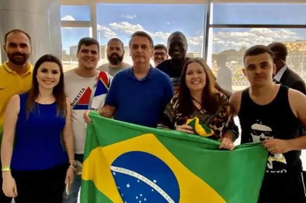 在新冠检测呈阳性之后，谁来代替巴西总统履行职责？