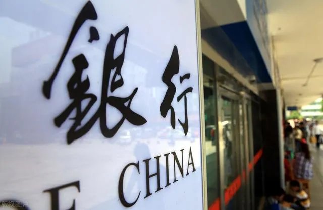 一个客户去银行存1个亿，一个客户去贷款一个亿，银行更欢迎谁？