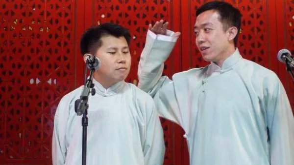 曾经在德云社红极一时的何云伟，离开德云社后，现状如何？