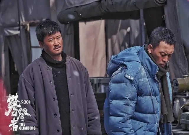 你如何看待张译和吴京用吸油纸的样子？