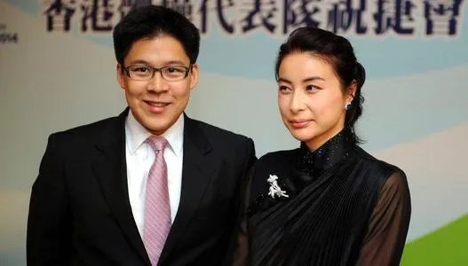 郭晶晶豪宅门损窗破久未修，郭晶晶嫁入豪门为何如此节省？