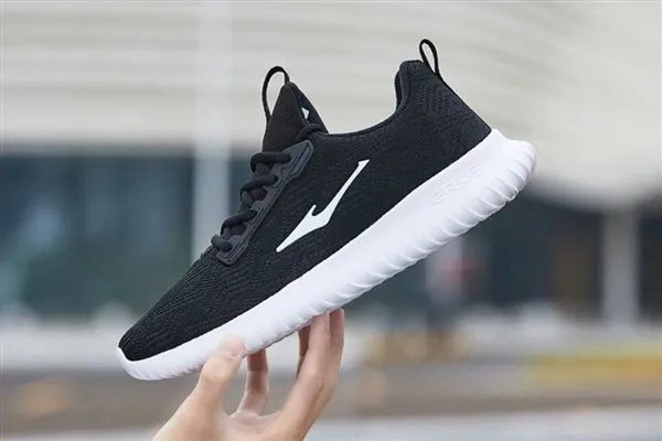 鸿星尔克凡式自动回复上热搜：退款就是最大的支持