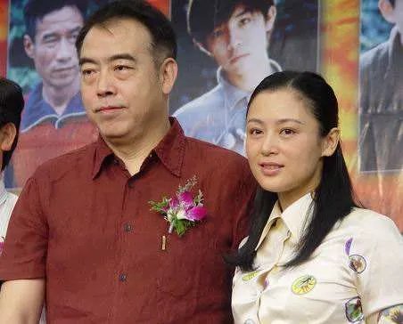 陈凯歌妻子陈红露面，为何身材臃肿美貌不再？