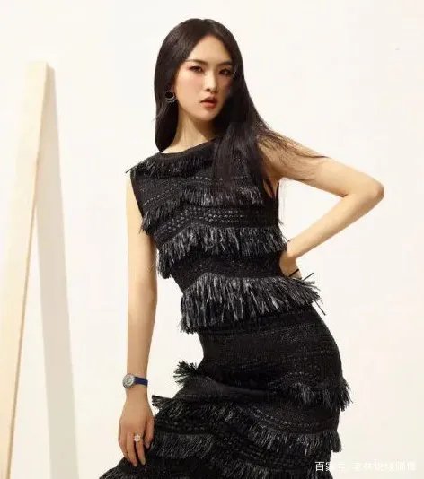 华为二公主姚安娜单曲上线，她的唱功如何？