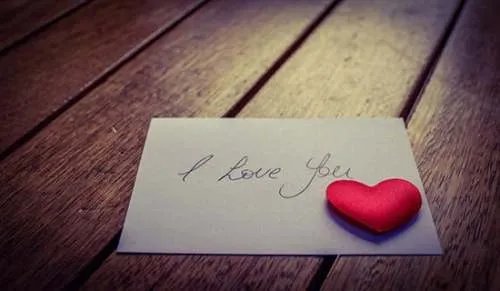 qq日志伤感爱情作文