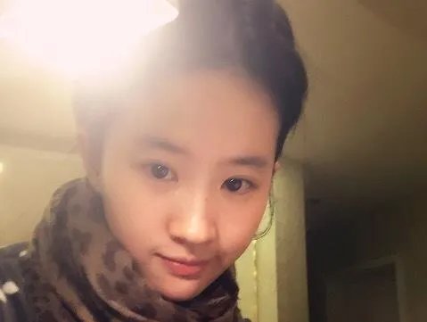 素颜也很漂亮的女生，长什么样？