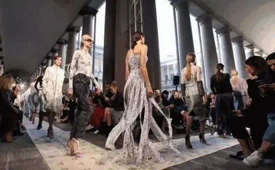 哪些品牌的职业装新颖时尚？