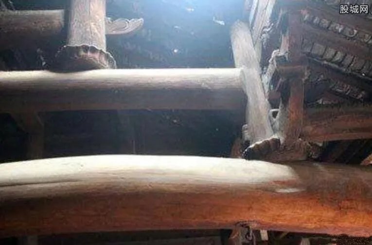 拆迁老屋冒出香气 竟是一座价值连城的老木屋