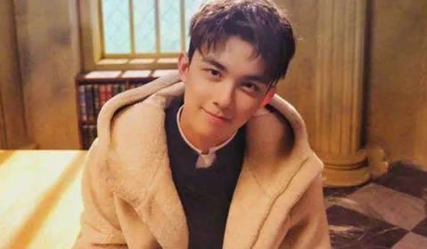 吴磊恋情被曝光是真的吗：吴磊恋爱了吗女友是谁