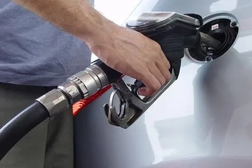 尼桑皮卡车油箱能加多少升汽油