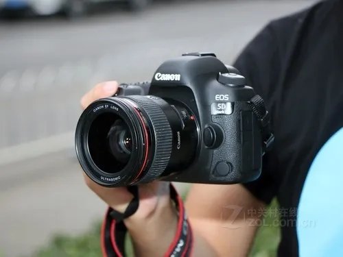 西安佳能5D Mark IV(单机)高端单反报价