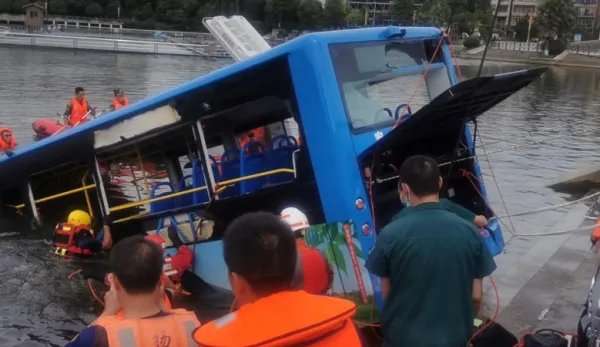 贵州安顺大巴车司机还活着嘛?