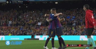 伊涅斯塔告别战中亲自为梅西戴上队长袖标，这意味着什么？