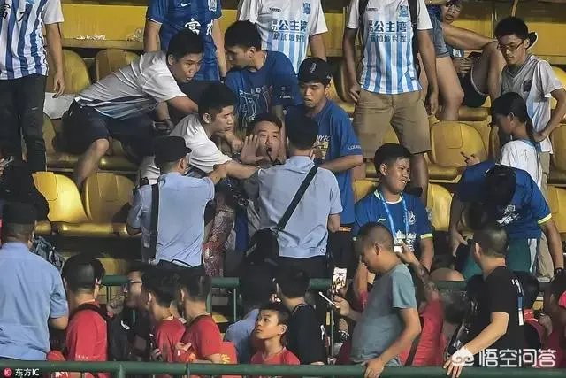 富力球迷赛后被恒大多人围殴，有人用旗杆打恒大球迷，你怎么看？