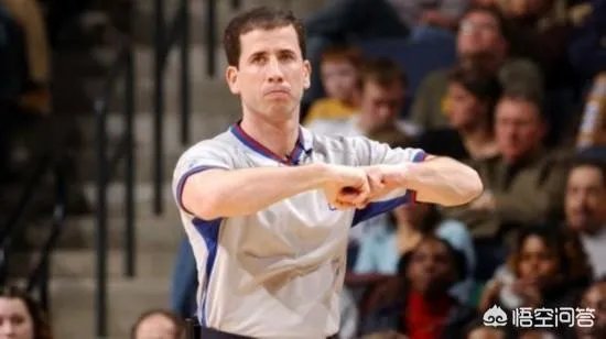 火勇裁判报告官宣，杜兰特界外救球是因哈登先犯规，火箭绝杀三分未提及，你怎么看？