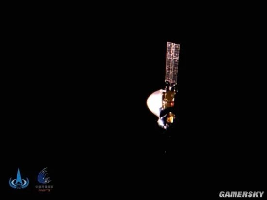 天问一号首次深空自拍：五星红旗光彩夺目