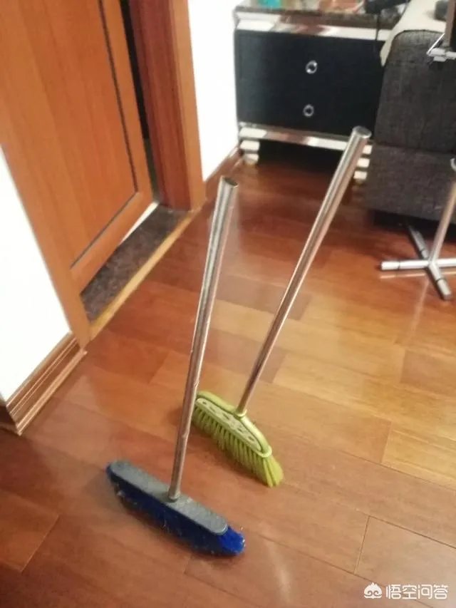 扫帚为什么能立起来？这其中有什么科学道理？