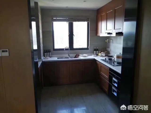 买了二手房原房东把神请走了，神位留下了可以扔掉吗？